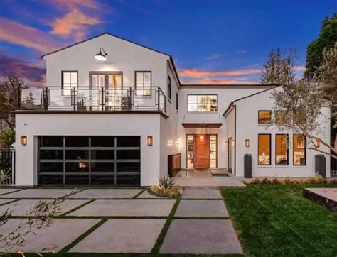 Steelo Brim House: An Extravagant Mansion